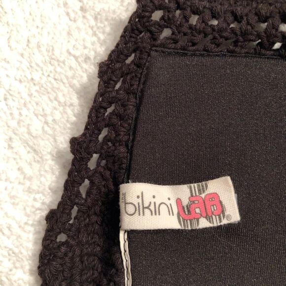 Crochet Bikini top black label cut out Sz B cup, adjustable - Picture 4 of 4